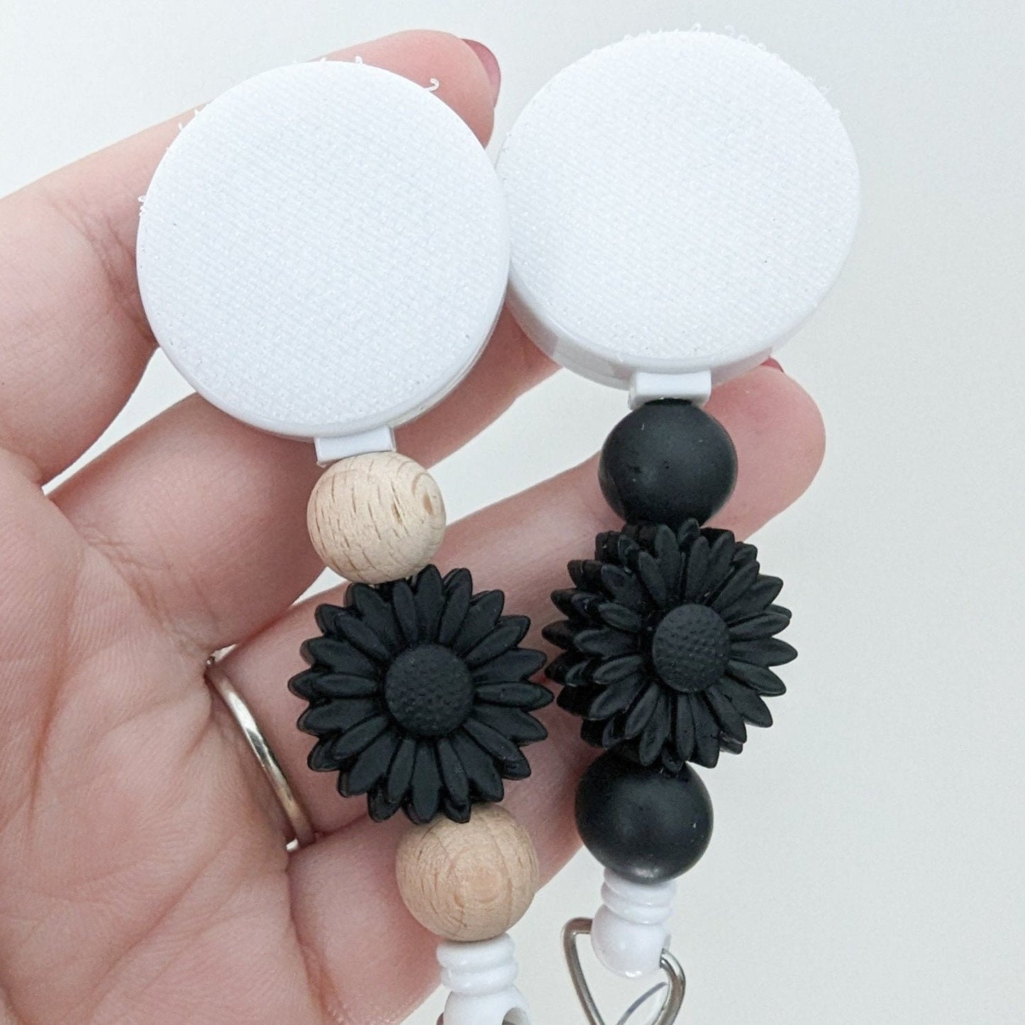 BLACK DAISY Interchangeable Badge Reel